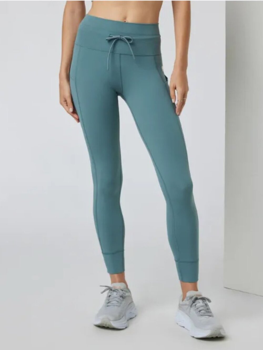 Vuori Daily Pocket Leggings in Iron Sz Small
